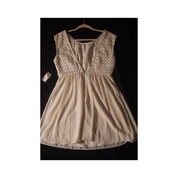 Short length dress from Forever 21. NEW, HAS TAGS! - Picture 4 of 4